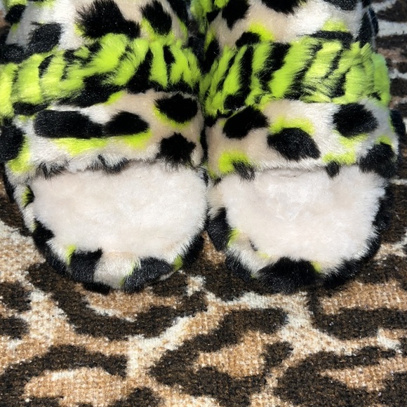 UGG Fluff yeah Animalia Slipper/ Key lime - Picture 6 of 6